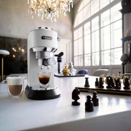 DeLonghi aparat za kavu Dedica EC685.W 15bara espresso-pump bijeli